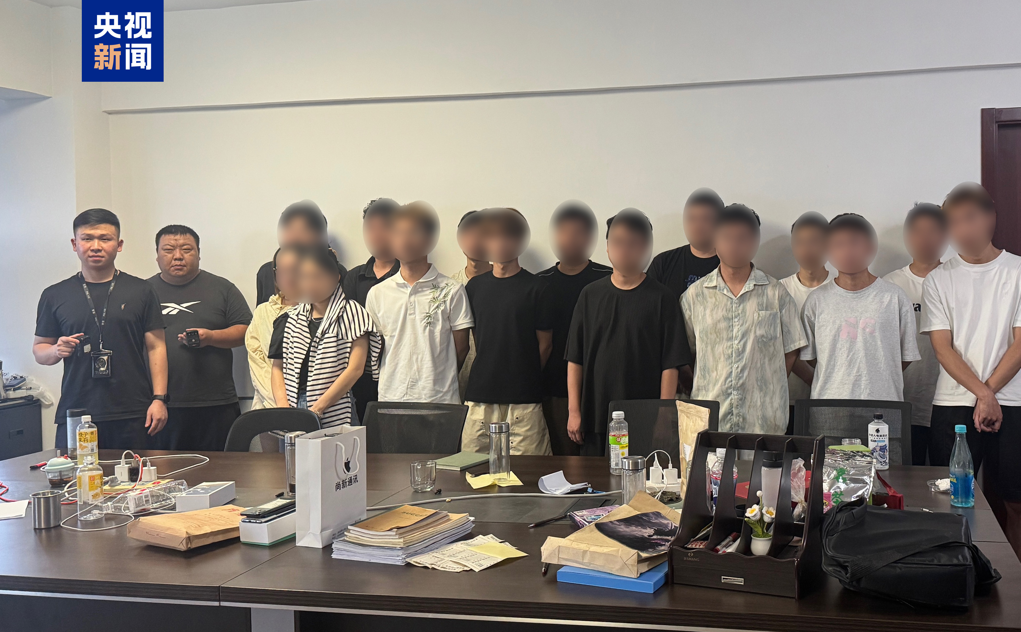 “股神”直播、AI选股、付费群……网络非法荐股乱象如何治理?