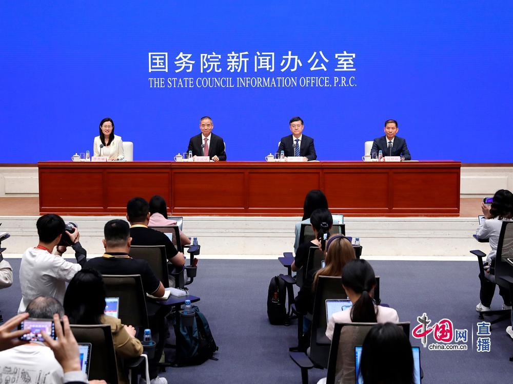 工信部:加快打造集成电路、生物医药、智能机器人等新兴支柱产业