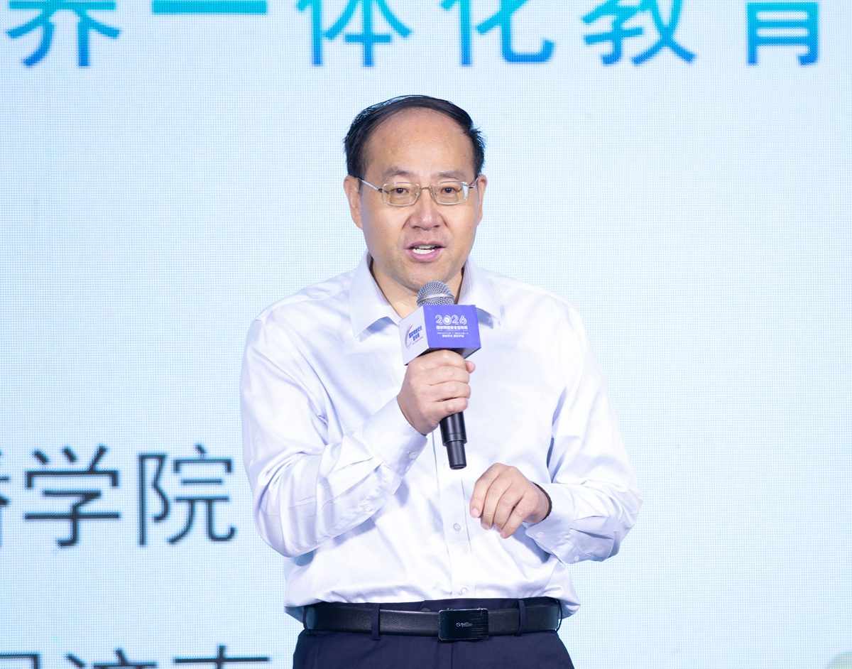 方增泉:弥补数字鸿沟,给每一个青少年平等拥抱未来的机会 方增泉:弥补数字鸿沟,给每一个青少年平等拥抱未来的机会