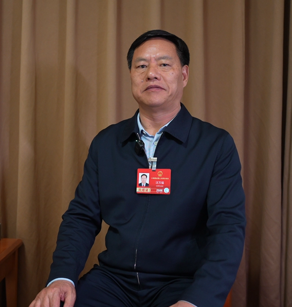 汪万福代表谈壁画修复：AI能做“全科医生”